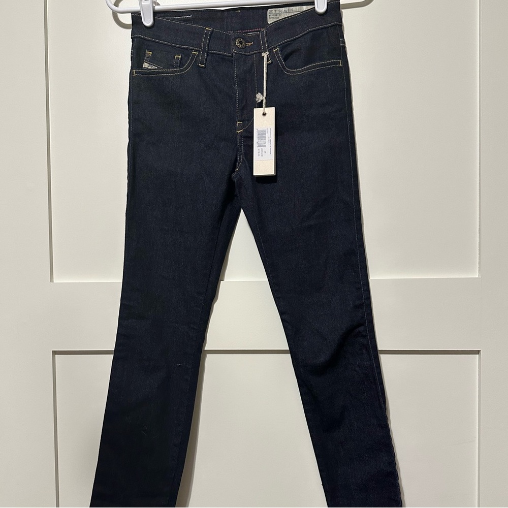 Diesel “Skinzee” Super Slim-Skinny Jeans Regular Waist Stretchy Wash 0813C